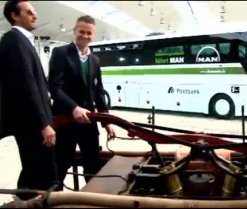 Подигравки с новия автобус на Гладбах (видео)