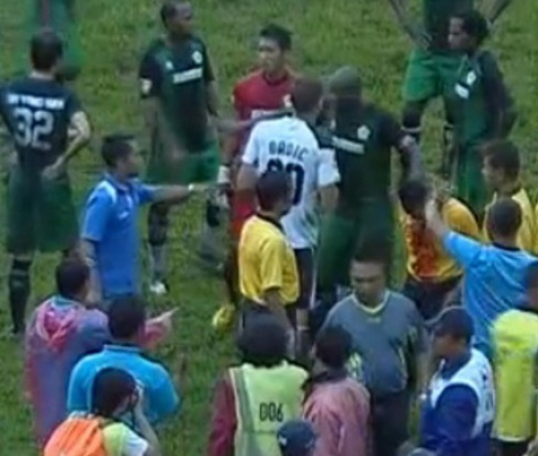 Индонезиец потресе цялата спортна общественост със зверска постъпка (видео)