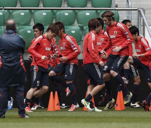 Три от звездите на Япония пропускат мача с България