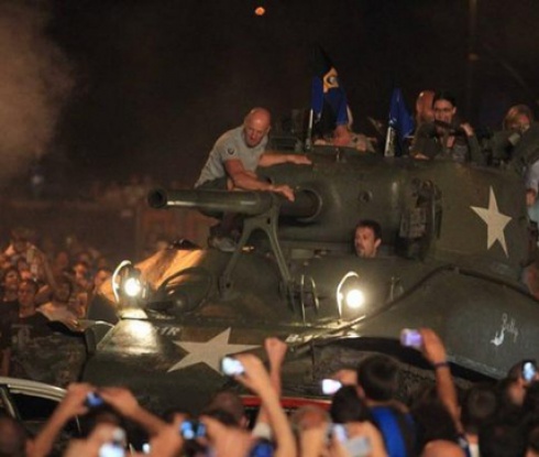 Фенове на Аталанта прегазиха с танк големите съперници