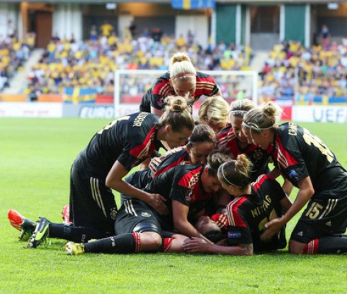 Германия се класира за финала на Евро 2013