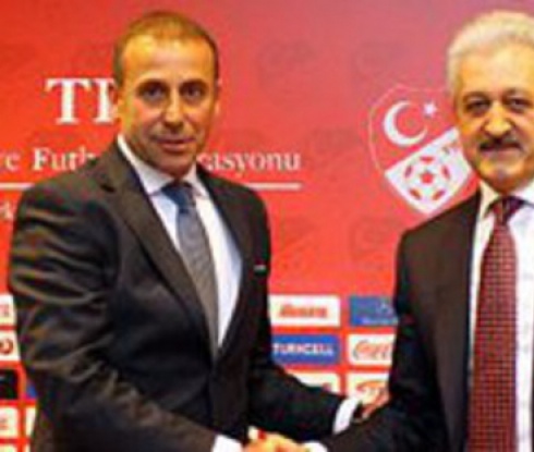 Селекционерът на Турция хвърли оставка