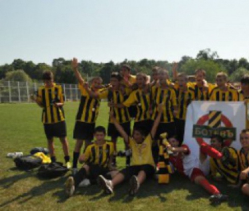 Юношите на Ботев и Локомотив продължават напред за Купата на БФС