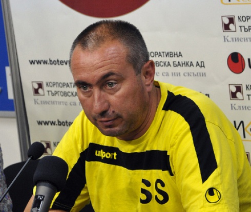 Стоилов: Искам сериозно отношение и хубав футбол срещу Нефтохимик