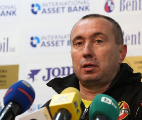 Стоилов: Ботев няма да подарява ненужните футболисти