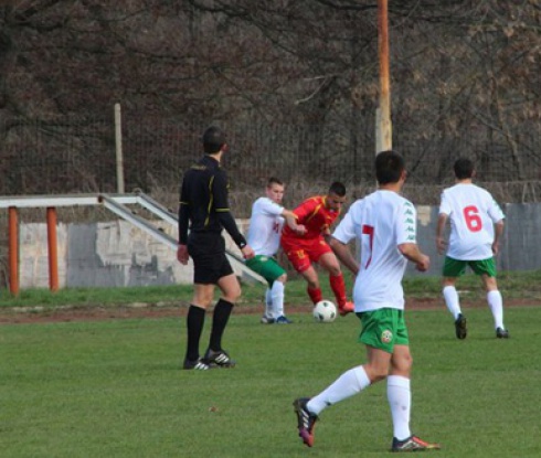 България (U17) загуби с 1:2 от Черна гора