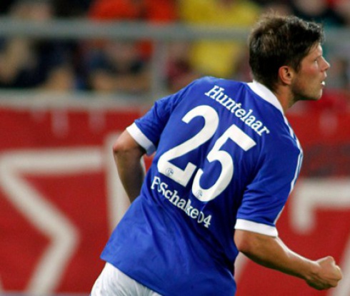 Шалке 04 обърна Аугсбург с два гола на Хунтелаар