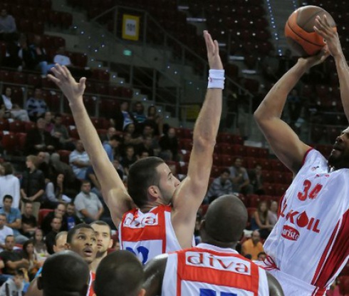 Лукойл взе първия мач с Левски