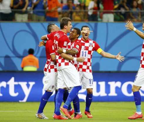 Хърватия сгази Камерун и съхрани шансове за осминафинал (видео)