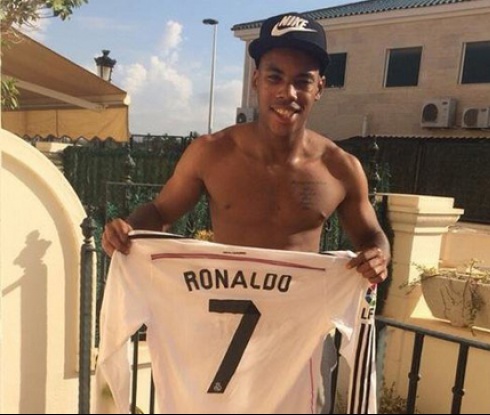Роналдо подари своя тениска на Гари Родригес