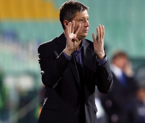 Вижте оценките на Любо Пенев и Емо Костадинов по български