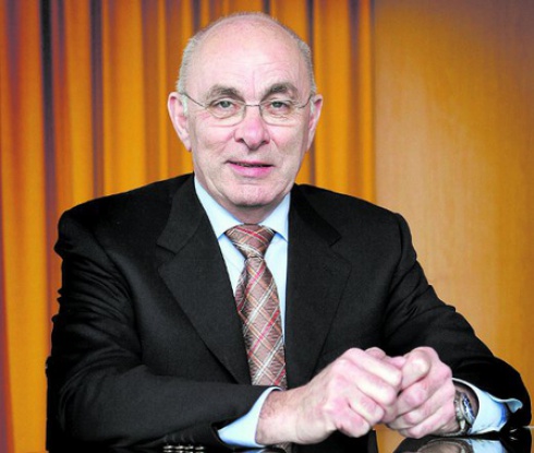 Шест държави подкрепят холандец за шеф на ФИФА