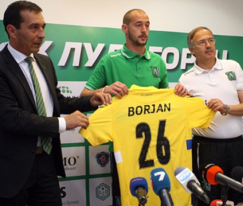 Сръбски клуб отправи оферта към Милан Борян