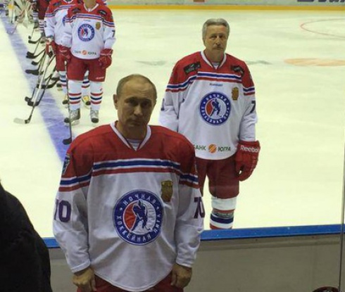 Путин наниза осем шайби в мач с ветерани от НХЛ (видео)