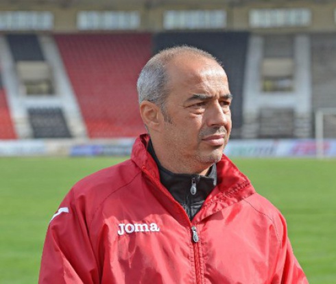 Треньорът на Локо София бесен от неяснотата с договорите