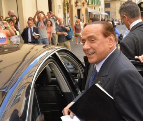 Официално: Берлускони продаде 48% от Милан