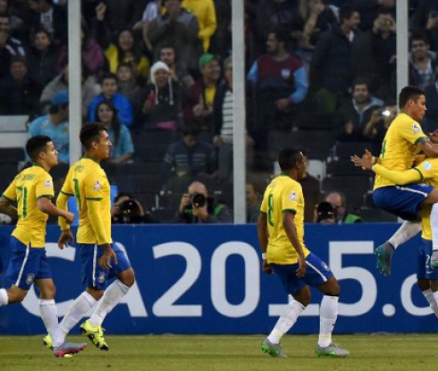 Бразилия премина групите, ще играе с Парагвай (видео)