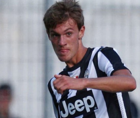 Ювентус удължава договора на Ругани