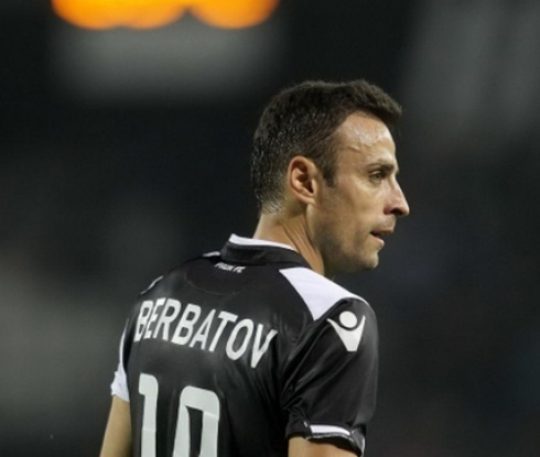 Бербатов бесен на треньора си, напуска стадиона преди края на мача с Габала