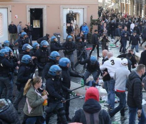 Арестуваха двама българи в Неапол след сблъсъци на фенове