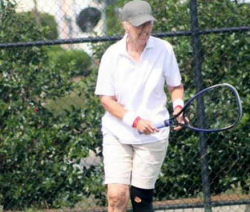 Невероятно! 69-годишна тенисистка победи 22-годишна съперничка (видео)