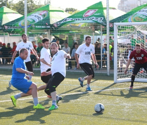 Силна буря прекрати 1/2-финалите на Фен Купа 2016