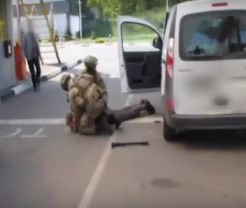 Украинските власти разпространиха видео от задържането на френския терорист