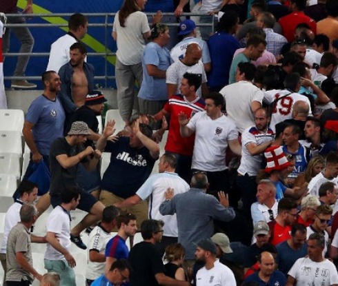 УЕФА дисквалифицира условно Русия от Евро 2016
