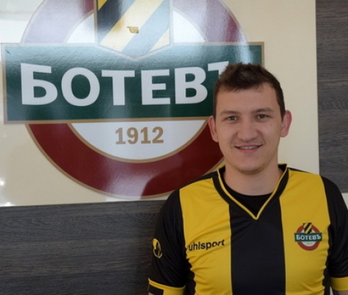 Неделев преговаря с Майнц за още един сезон под наем в Ботев
