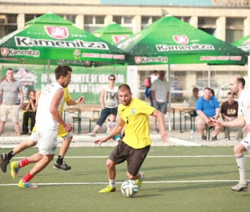 Редица футболни знаменитости откриват полуфинала в София