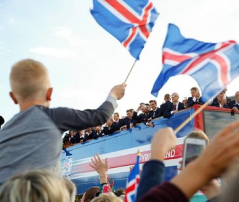 Исландия посрещна своите герои с гордост и ентусиазъм (видео)