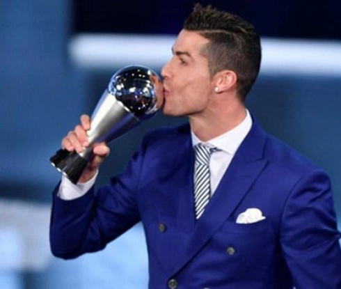 ФИФА награди Кристиано Роналдо за "Футболист номер 1 на 2016 година"