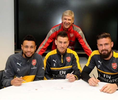 Официално: Трима основни играчи на Арсенал подписаха нови договори