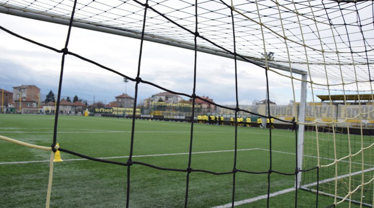 Ботев приема Гълъбово в контрола с платен вход