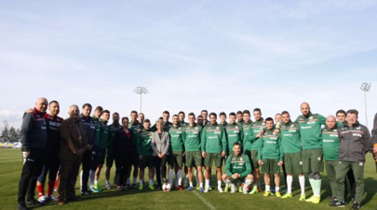 Министър Дашева посети националите в "Бояна" 