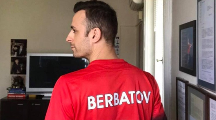 Берба показа фланелката за мача на 14-ти юни (снимки)