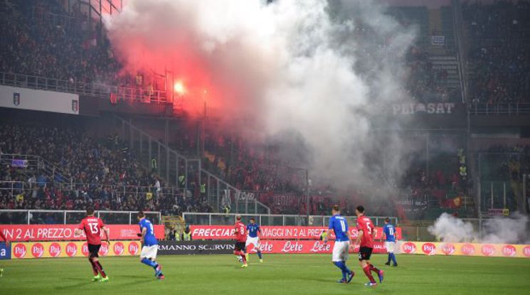 ФИФА глоби солено Албания заради феновете
