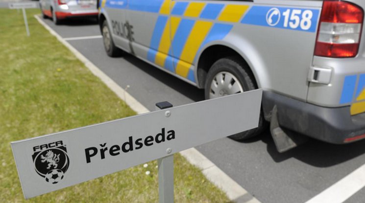 Арестуваха шефа на чешкия футбол