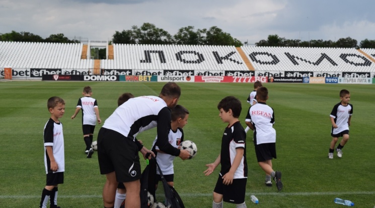 Децата на Локо Пловдив проведоха тренировка на централния терен