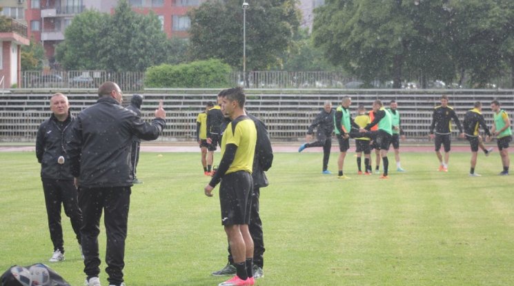 Канарчетата тренираха за последно преди финала