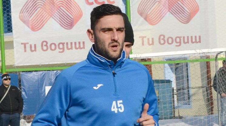 Сектор "Б" спира Гаджев за договор с Левски