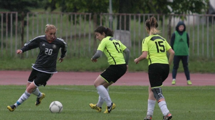 НСА разби ЖФК Бургас и докосва титлата