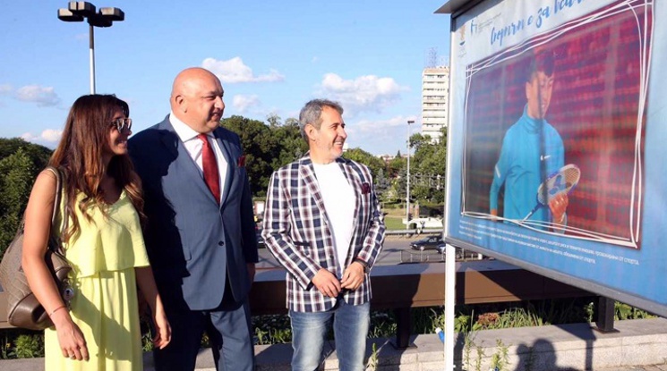 Министър Кралев участва в откриването на фотоизложба "Спортът е за всички"