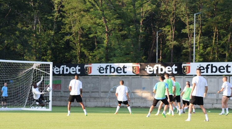 Локо Пловдив взе на проби камерунски нападател