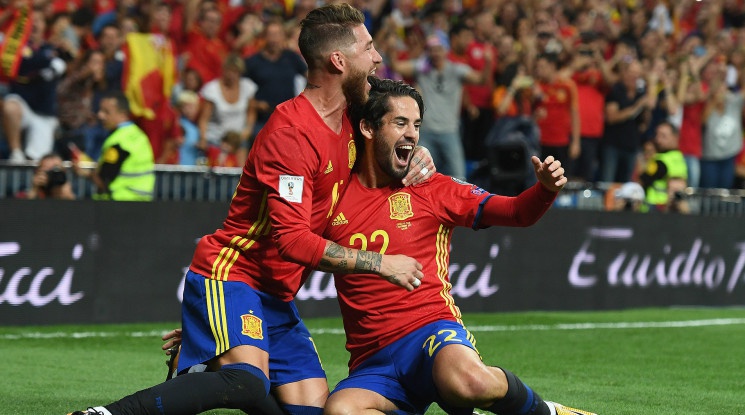Испания разби Италия с 3:0 и гледа уверено към Мондиал 2018 (видео)