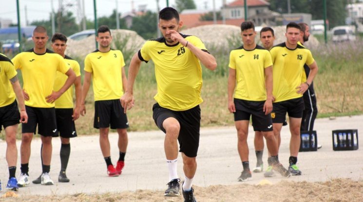 Жълто-черните с физически натоварвания, Неделев и Панов се присъединиха към отбора