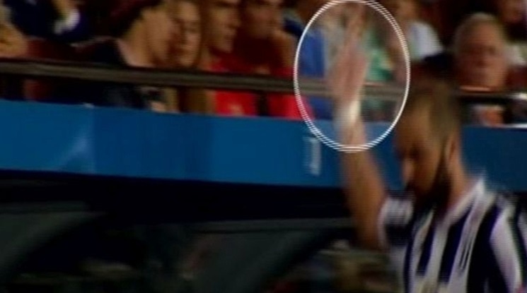 Игуаин показа среден пръст на феновете на Барса (видео)