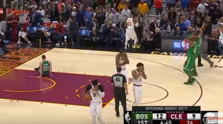 Тежка контузия вгорчи старта на НБА (видео)