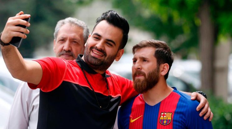 Иранският Меси предизвика фурор в Барселона