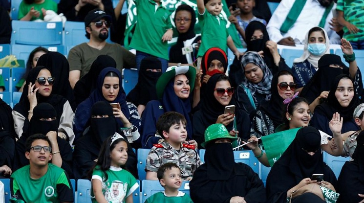 Допускат жени на три стадиона в Саудитска Арабия